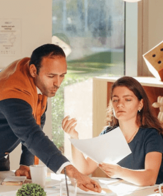 بازاریابی محتوا در مقابل تبلیغات سنتی: چه چیزی بهتر عمل می کند؟